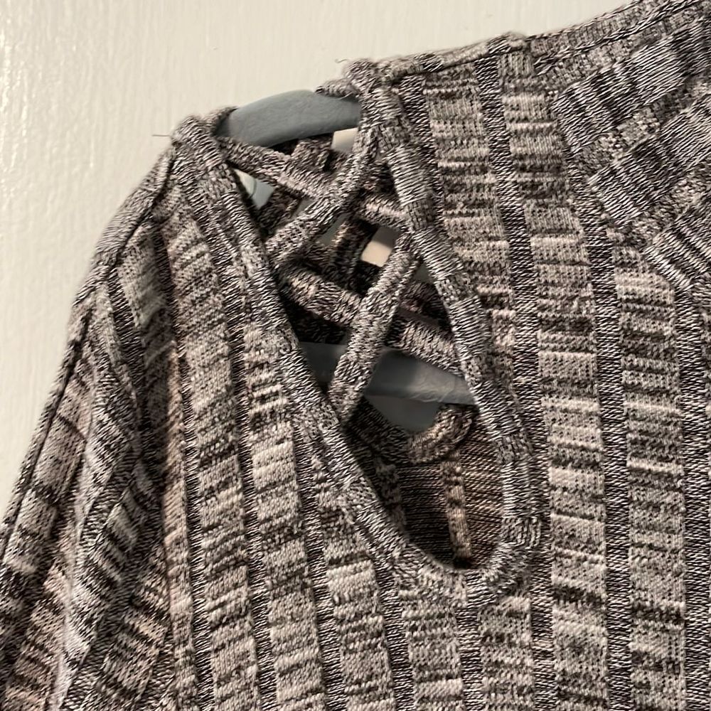 Zac & Rachel Woman sophisticated open shoulder detail tunic sweater 3X - Picture 2 of 10